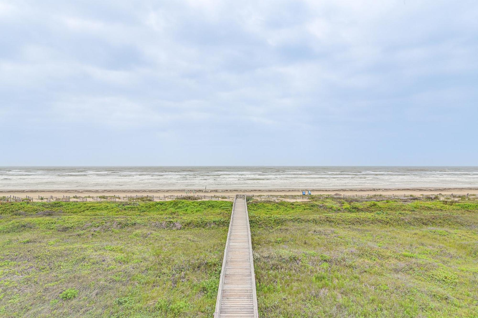 Beachfront Texas Retreat - 2 Decks, Patio And Views! Surfside Beach Exterior photo
