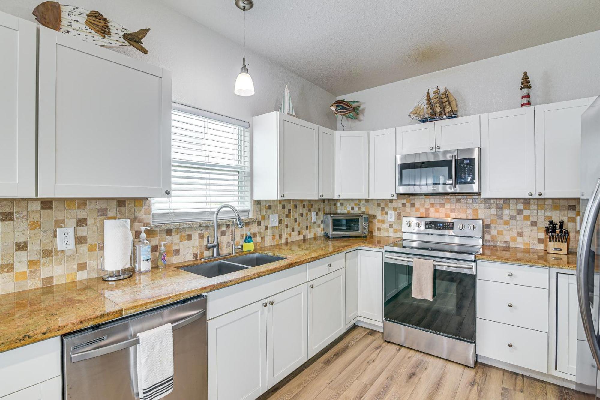 Beachfront Texas Retreat - 2 Decks, Patio And Views! Surfside Beach Exterior photo