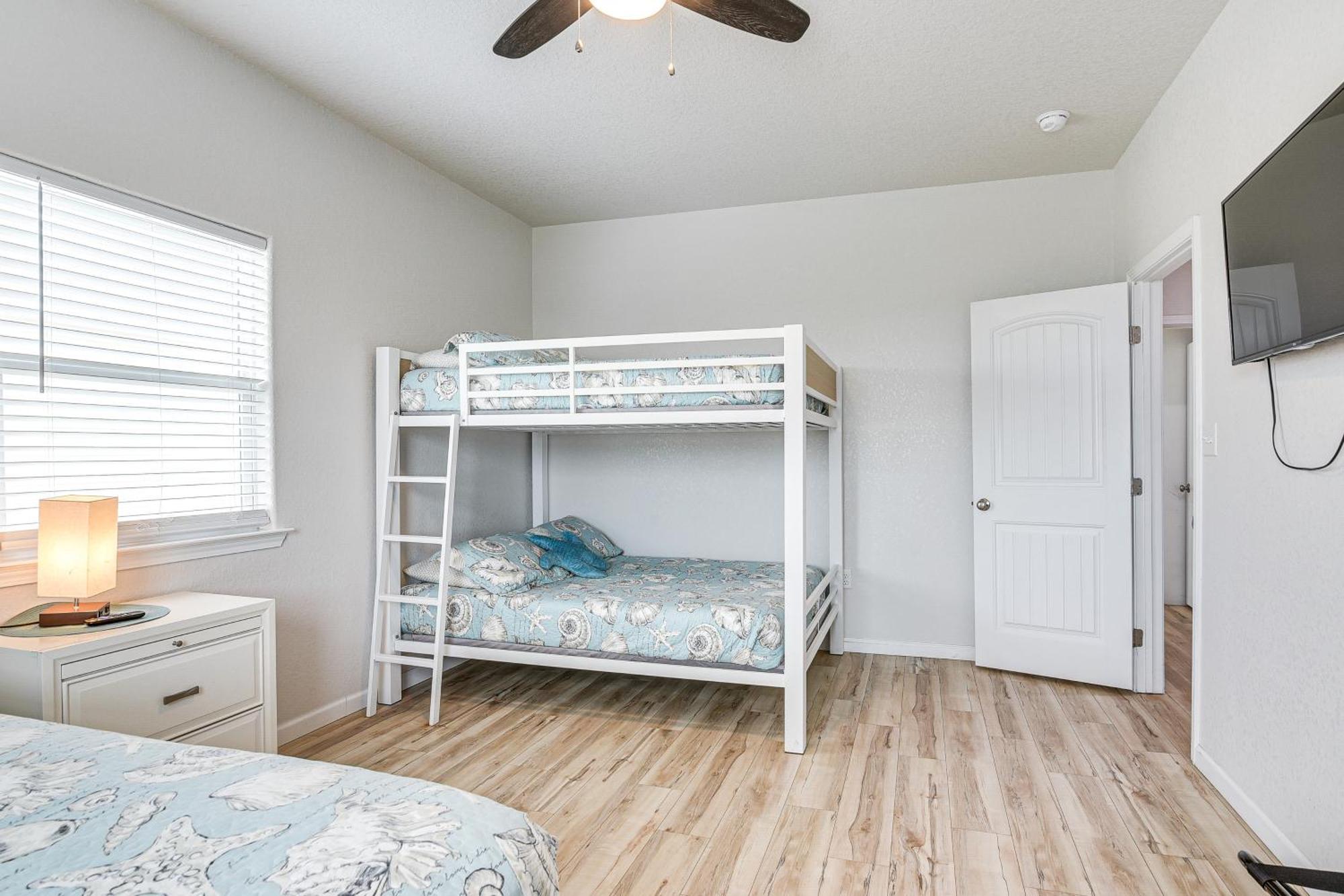 Beachfront Texas Retreat - 2 Decks, Patio And Views! Surfside Beach Exterior photo