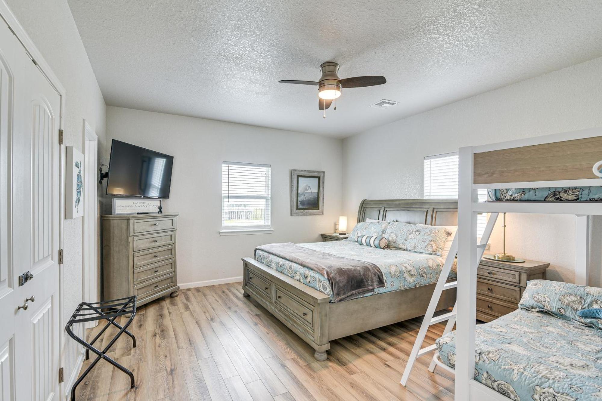 Beachfront Texas Retreat - 2 Decks, Patio And Views! Surfside Beach Exterior photo